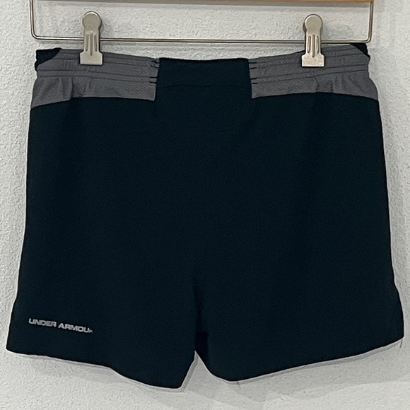 Under Armour Women's Heatgear Shorts Size S - Picture 2 of 3